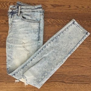 AE ripped skinny jeans. 29x32